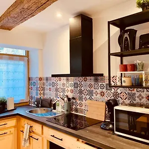 https://maison-lescaleyest.hotels-rhonealpes.com