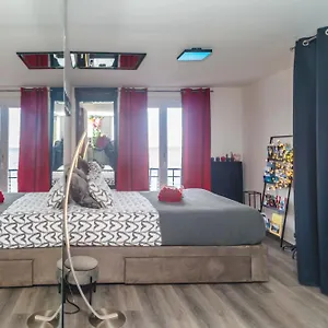 https://appartement-love-suite-avec-magnifique-vue-lac.hotels-rhonealpes.com